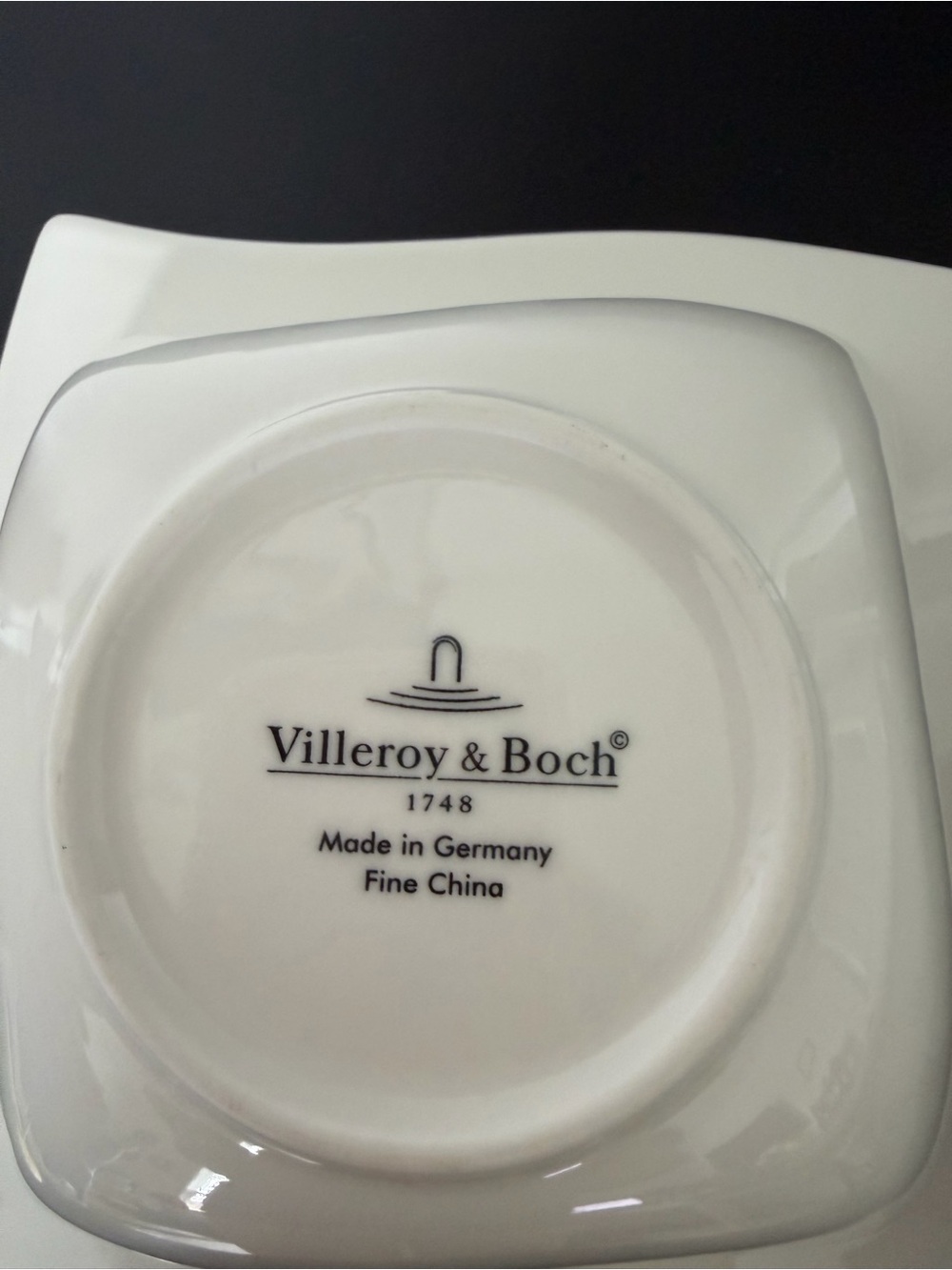 Villeroy & Boch Cream Ceramic Wave Square Serving Bowls - Set of 2 - Picture 3 of 4